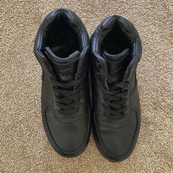 Women’s Nike Sneakers - Picture 6 of 6